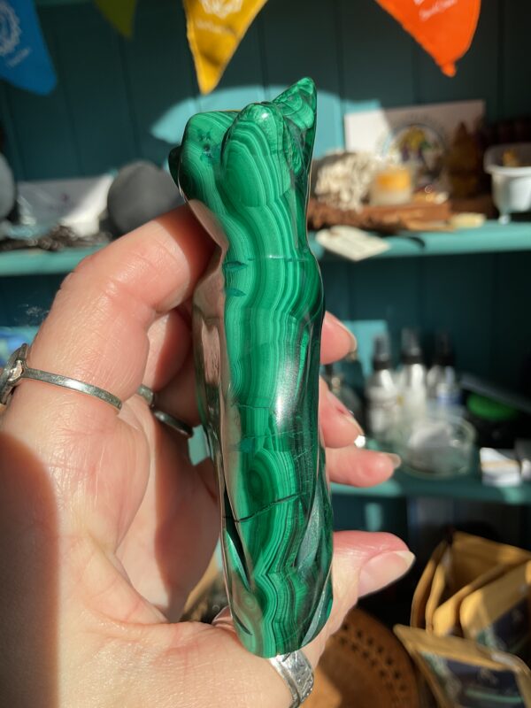 Malachite Cat Carving - Image 9