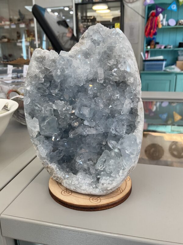 Celestite Standing Freeform - Image 3