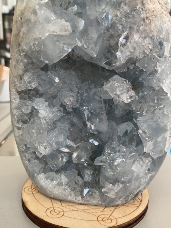 Celestite Standing Freeform - Image 5