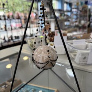 Pyramid Net Sphere Holder~ Black