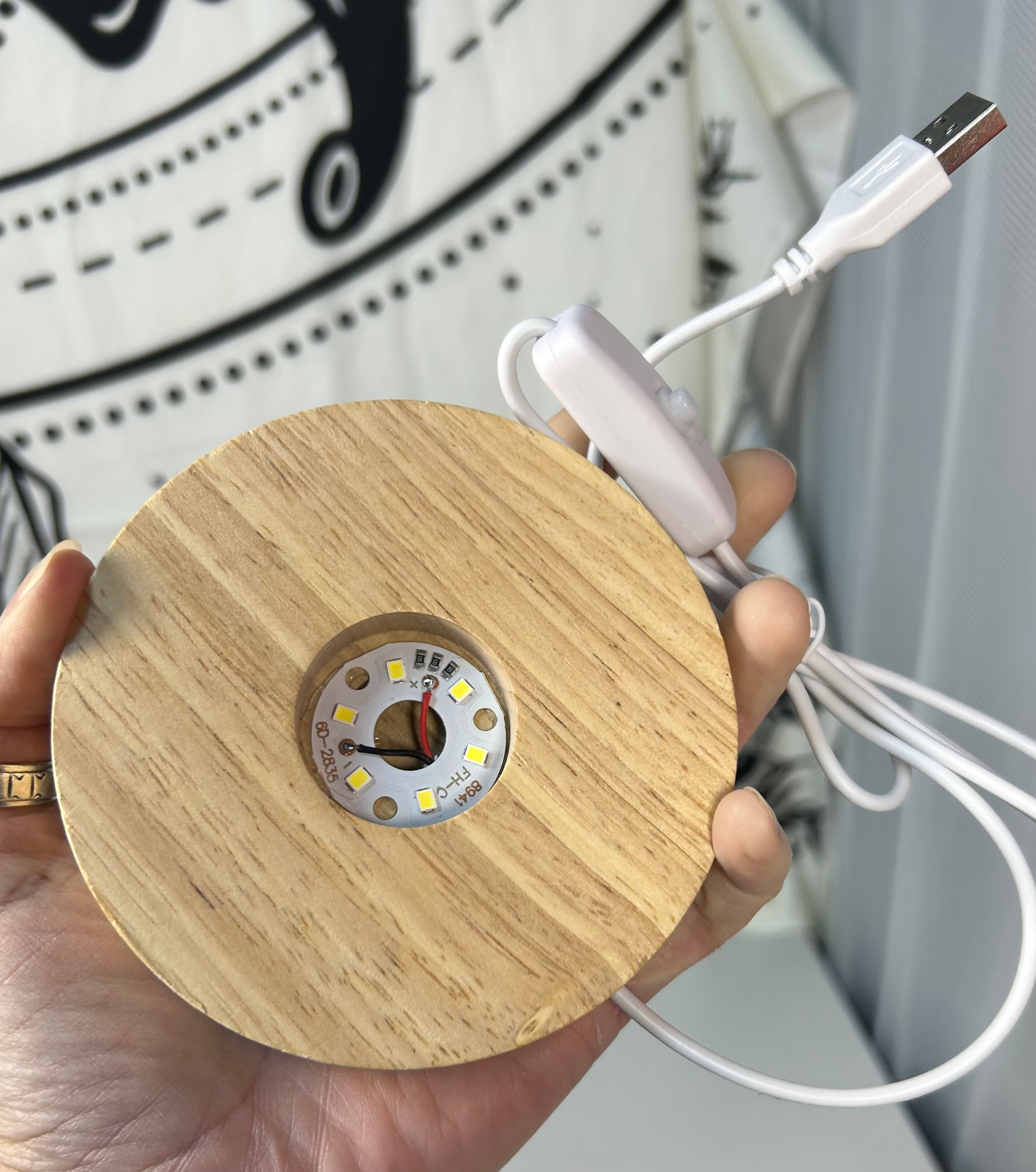 Wide Base USB Light Sphere Stand - Image 3