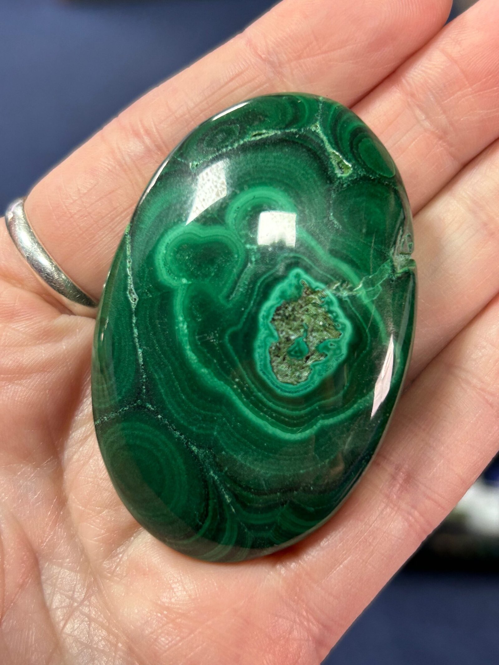 Malachite Palm Stone - Image 5