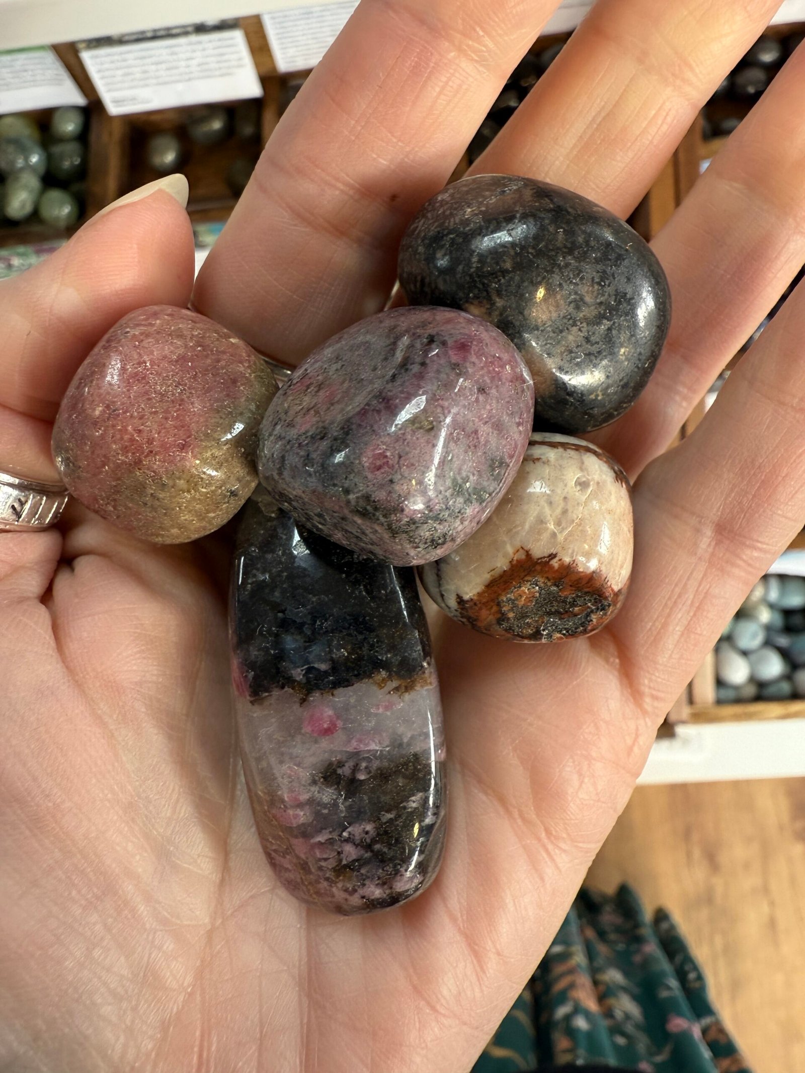 Rhodonite tumbles - Image 2