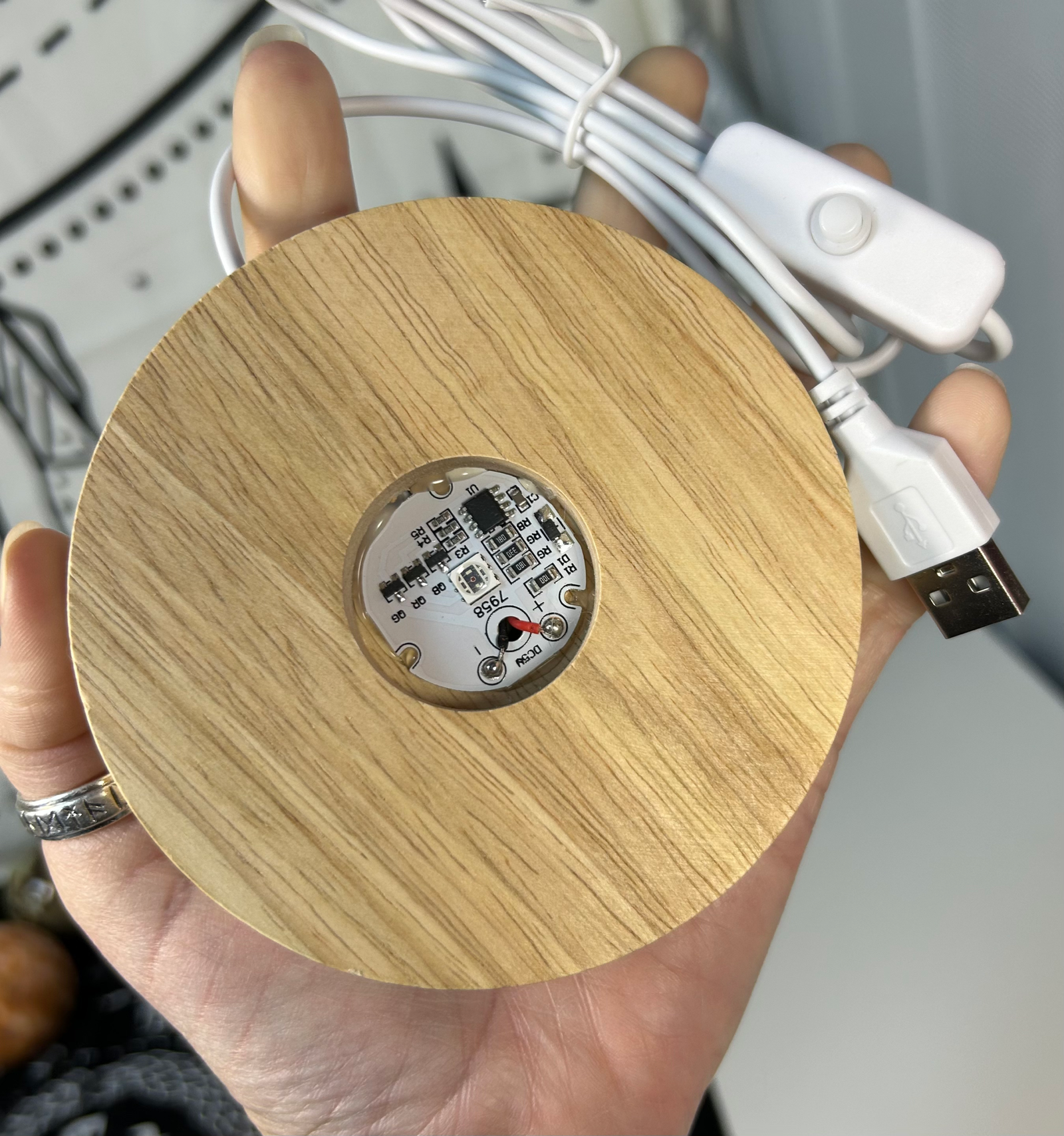 Wide Base USB Light Sphere Stand