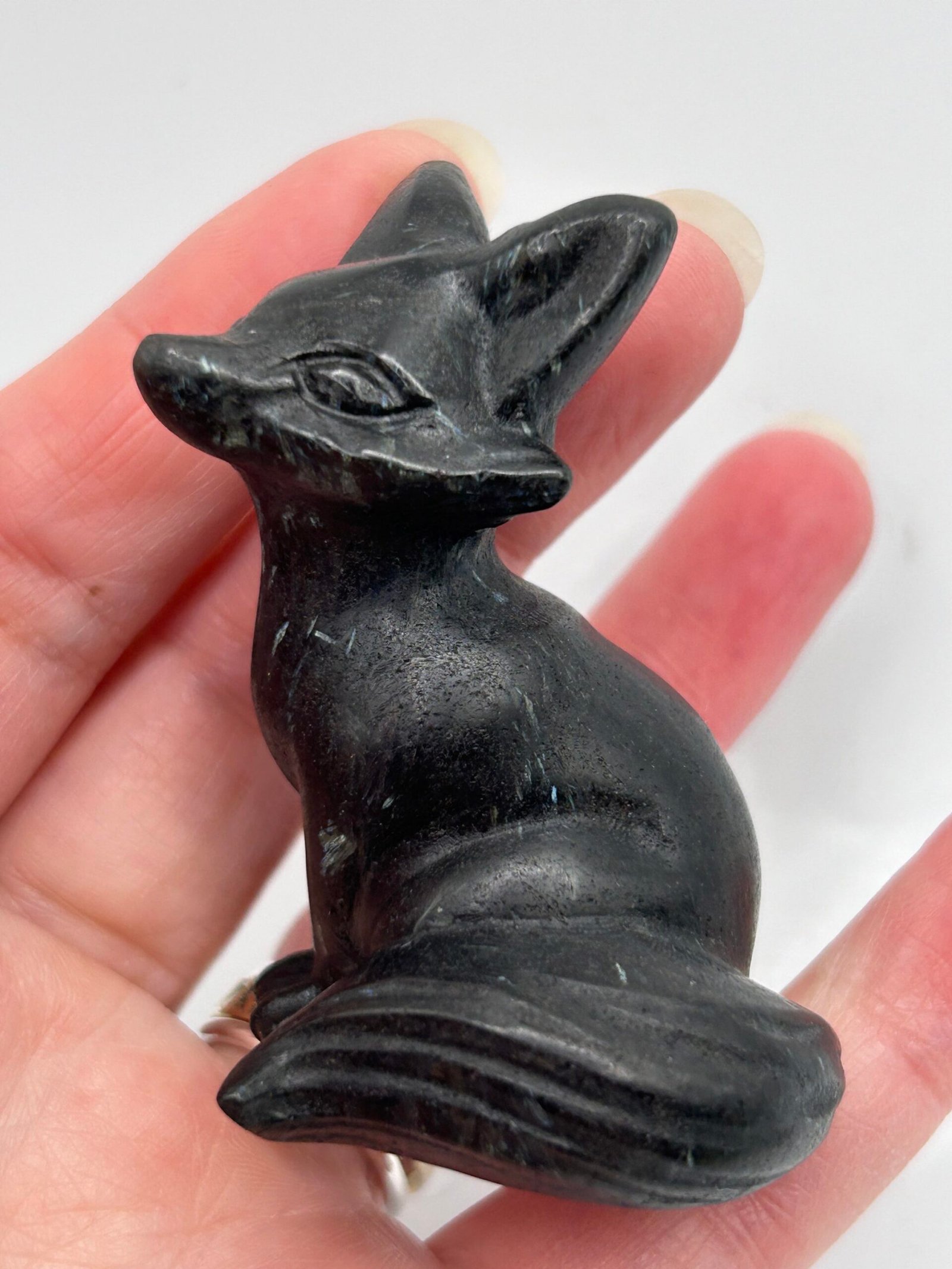 Arfvedsonite Fox Carving - Image 2