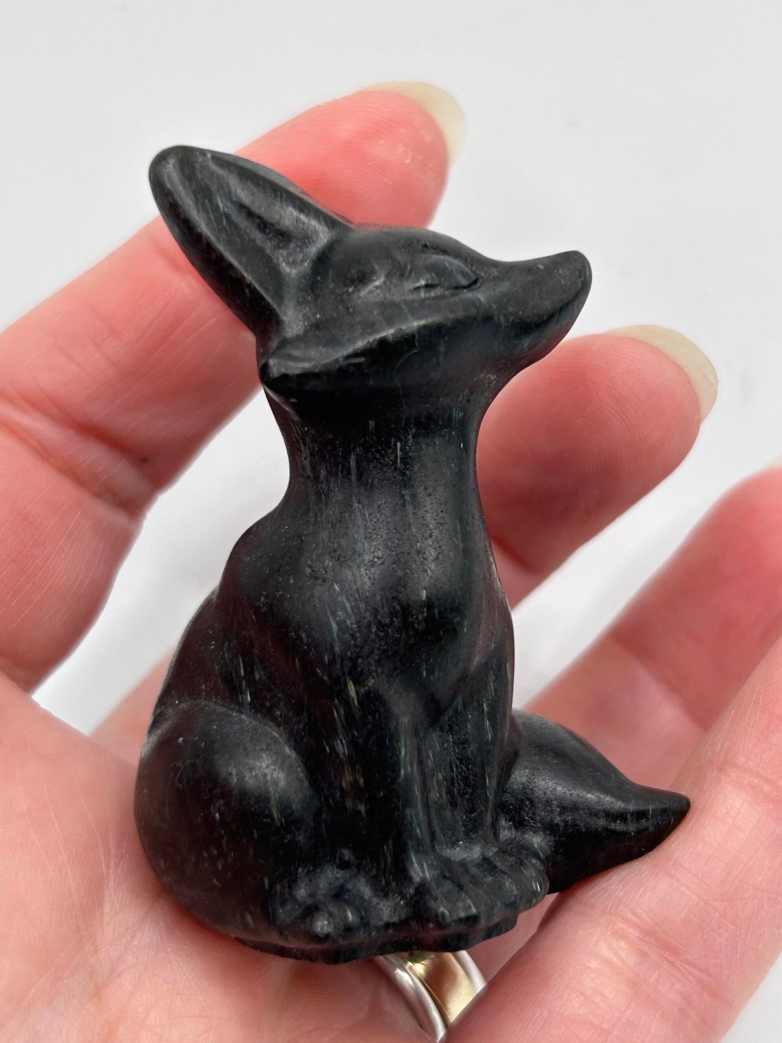 Arfvedsonite Fox Carving - Image 4