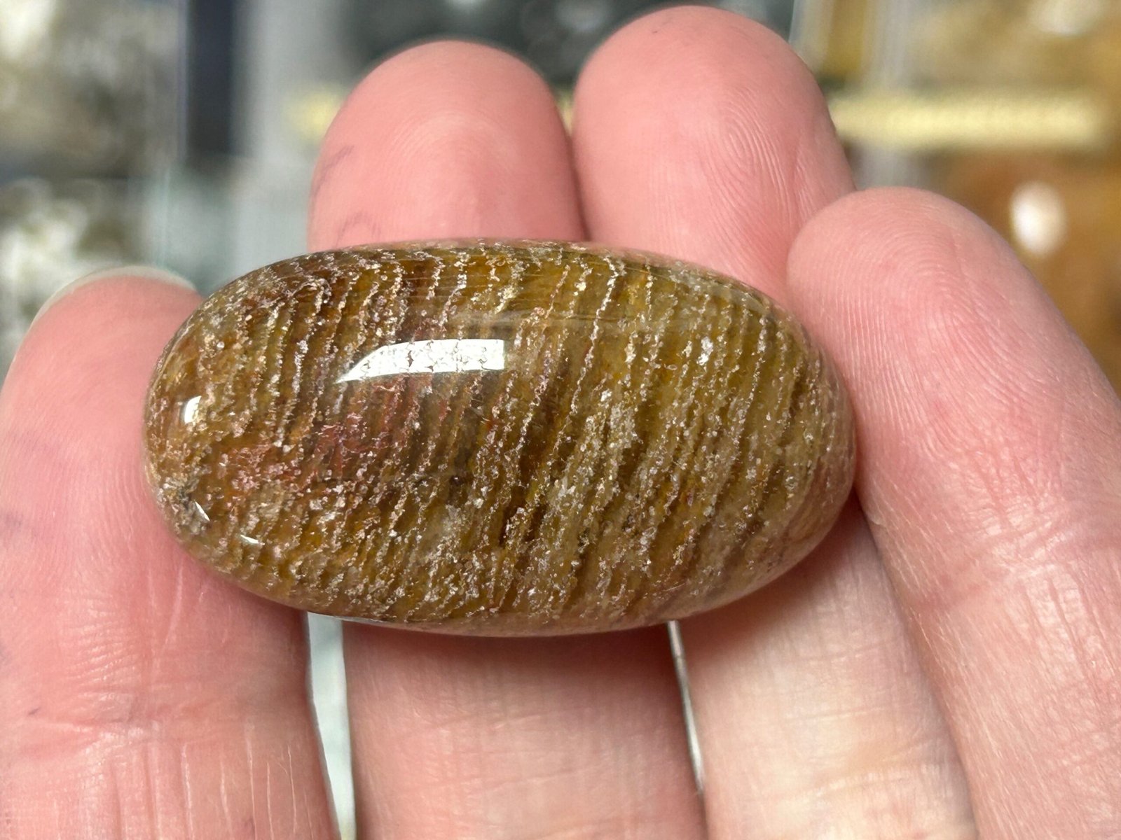 Thousand Layer Garden Quartz Tumble Stone - Image 2