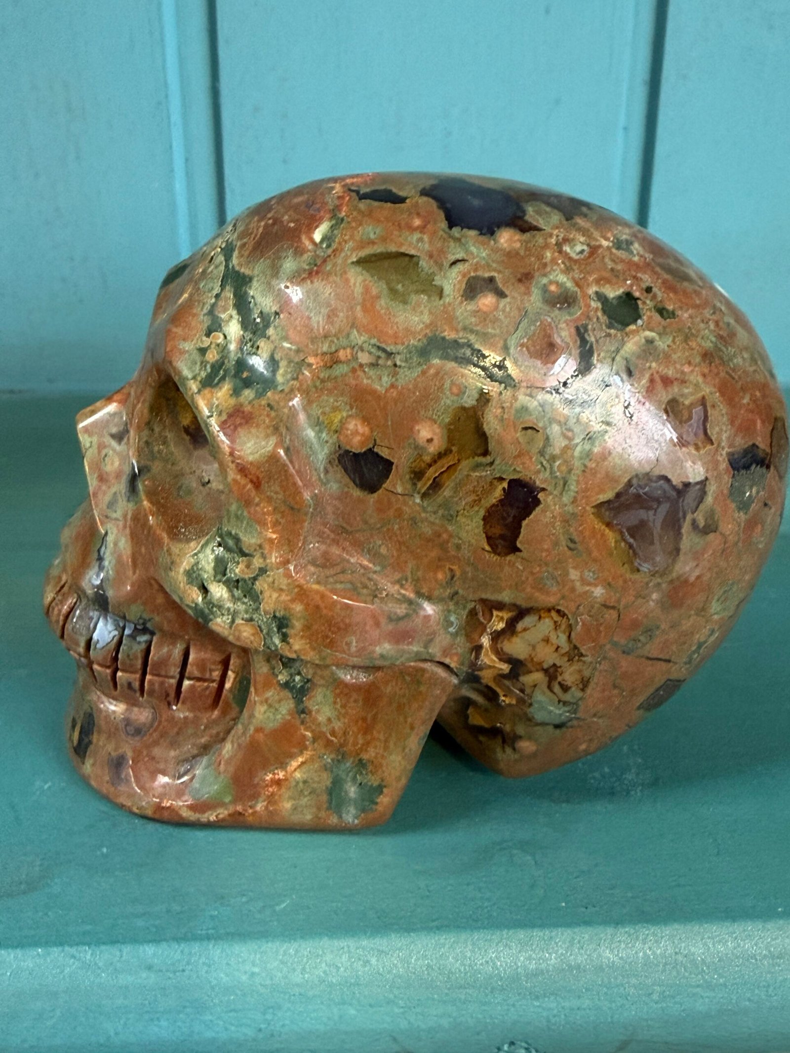 Rainforest Rhyolite Skull Carving - Image 3