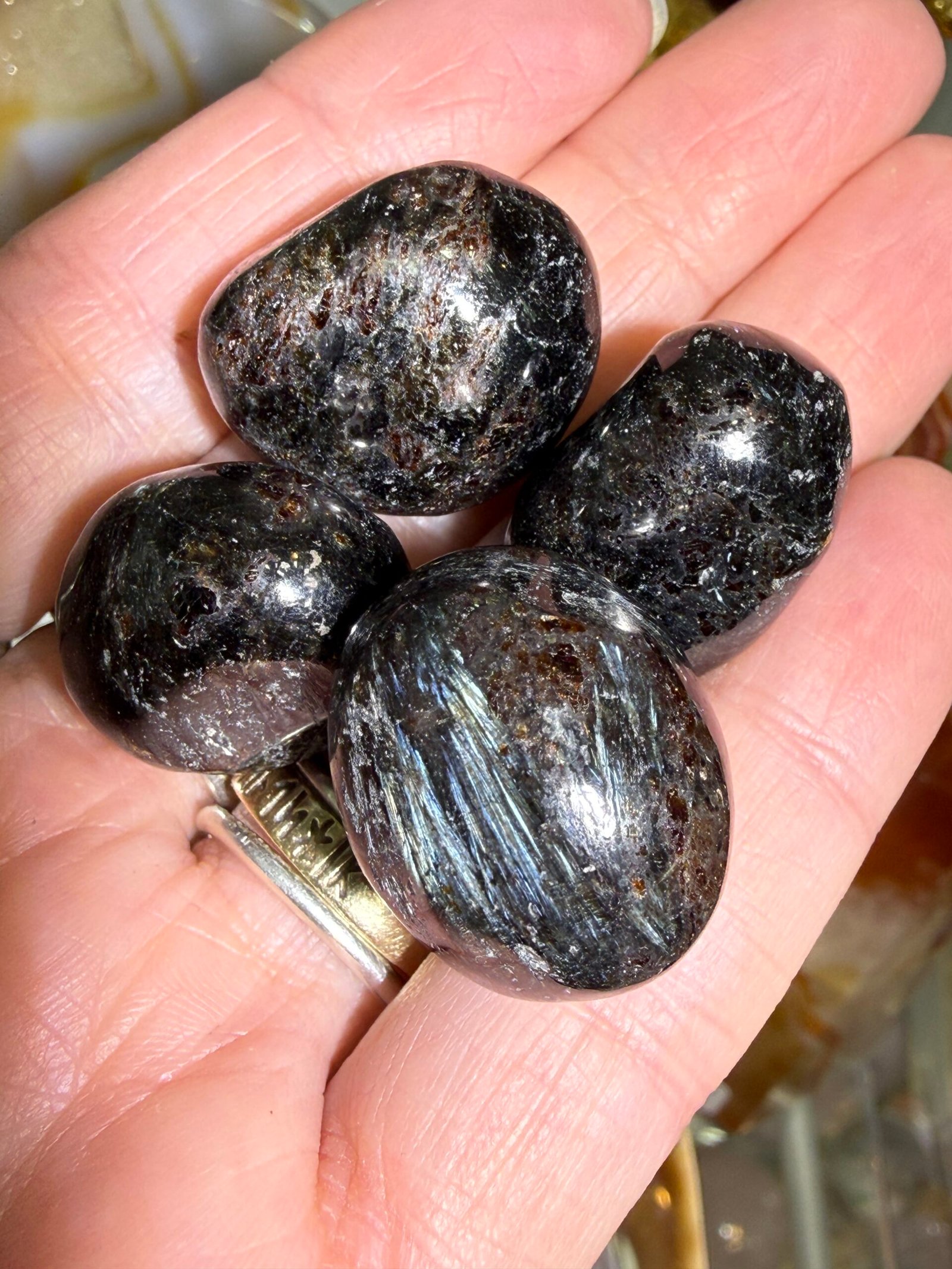 Arfvedsonite Tumblestone - Image 4
