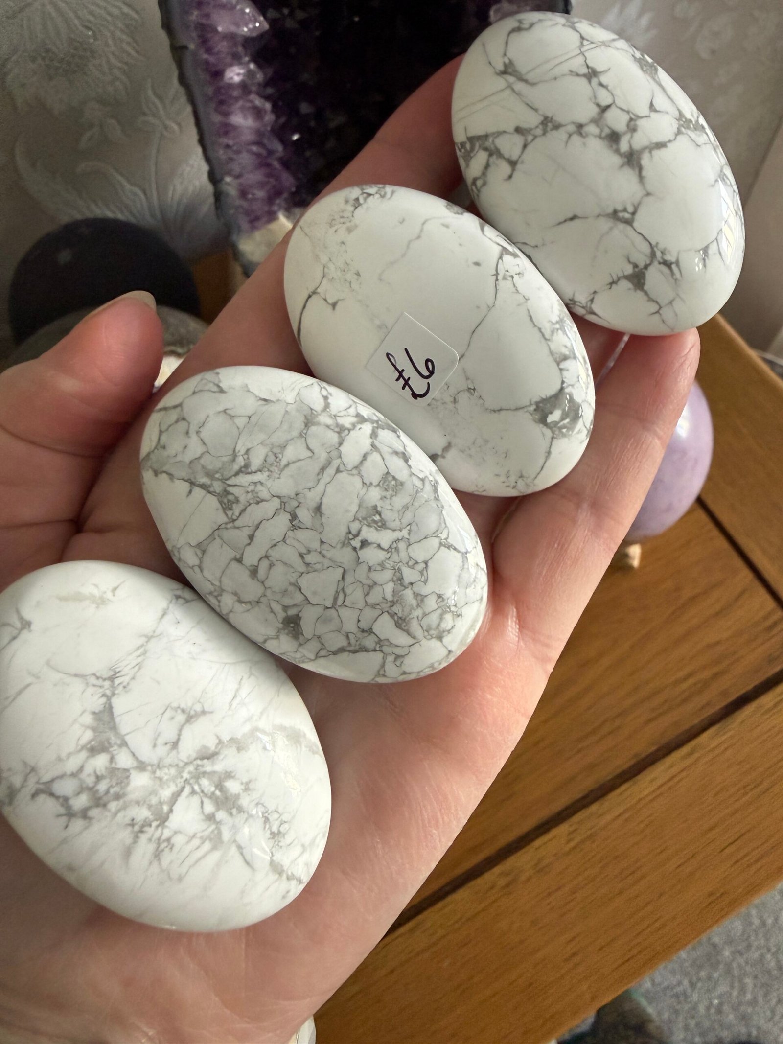 Howlite Palm Stone - Image 2